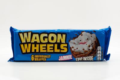 Печенье с суфле и джемом покрытое глазурью с ароматом шоколада WAGON WHEELS 228.6 г